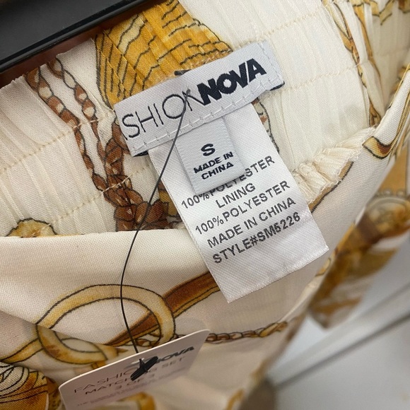 Fashion Nova Flying So Far Tropical Shorts Only !!! Size S NWT - Picture 4 of 4